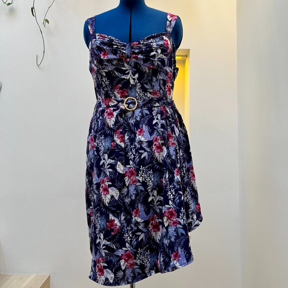 Hawaiian Hisbiscus Tiki Sarong Dress in 2XL from Collectif - Picture 1 of 11